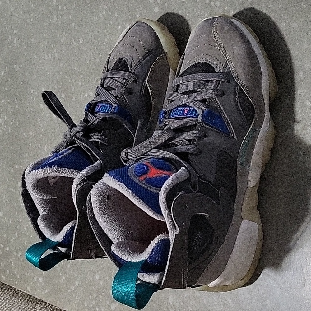 Boys sneakers